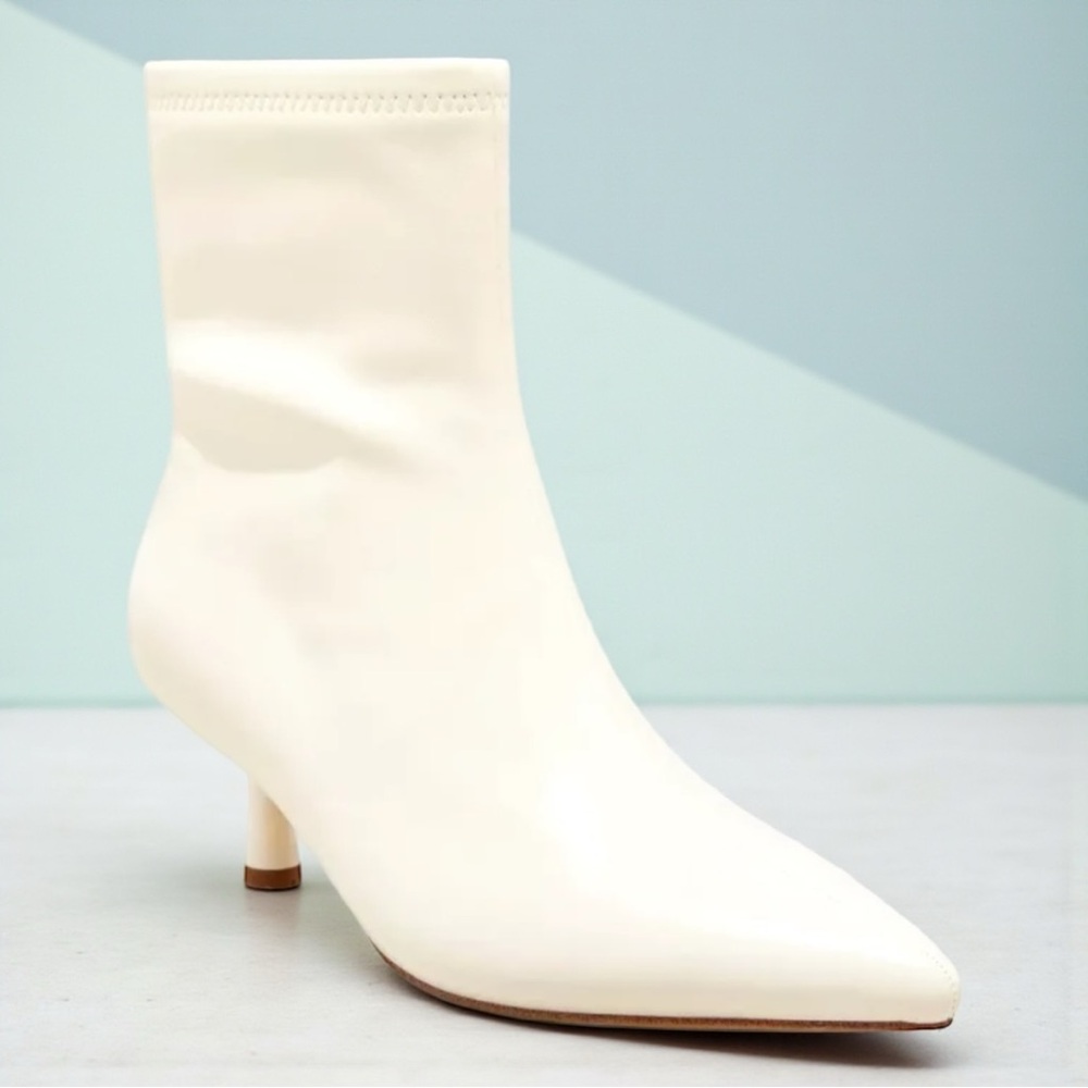 NEW! Ankle Boots size 7.5 Winter White